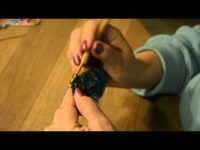 Conjunto de diadema y mitones a crochet a punto Waffle inclinado3