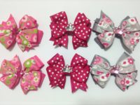 Tres Estilos de par de moños pequeños